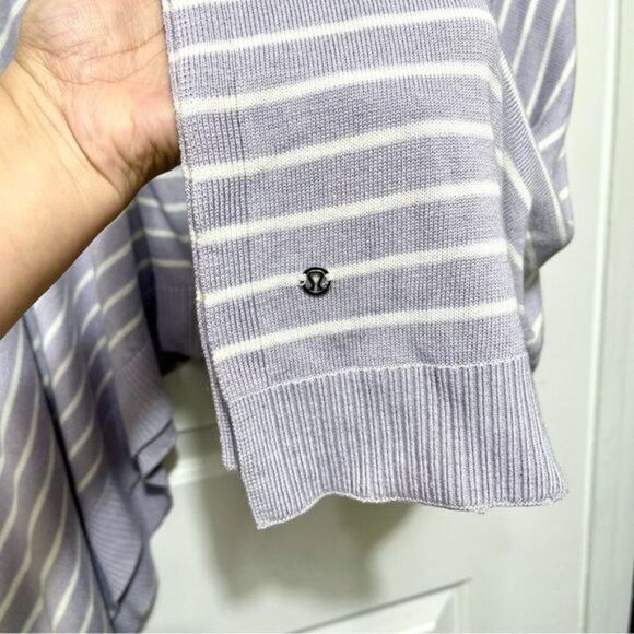 Lululemon Forward Flow Poncho in Iced Iris / Antique White - Picture 9 of 11